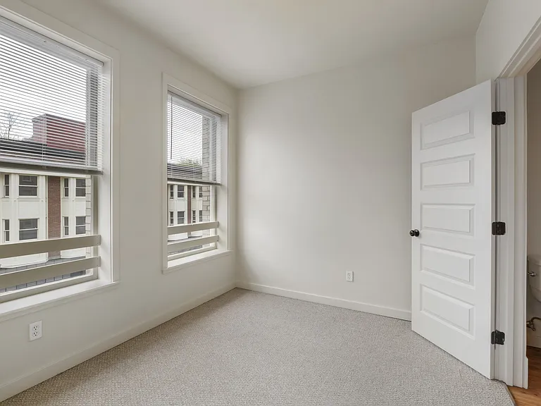 Milwaukee Apartments — Photo 19