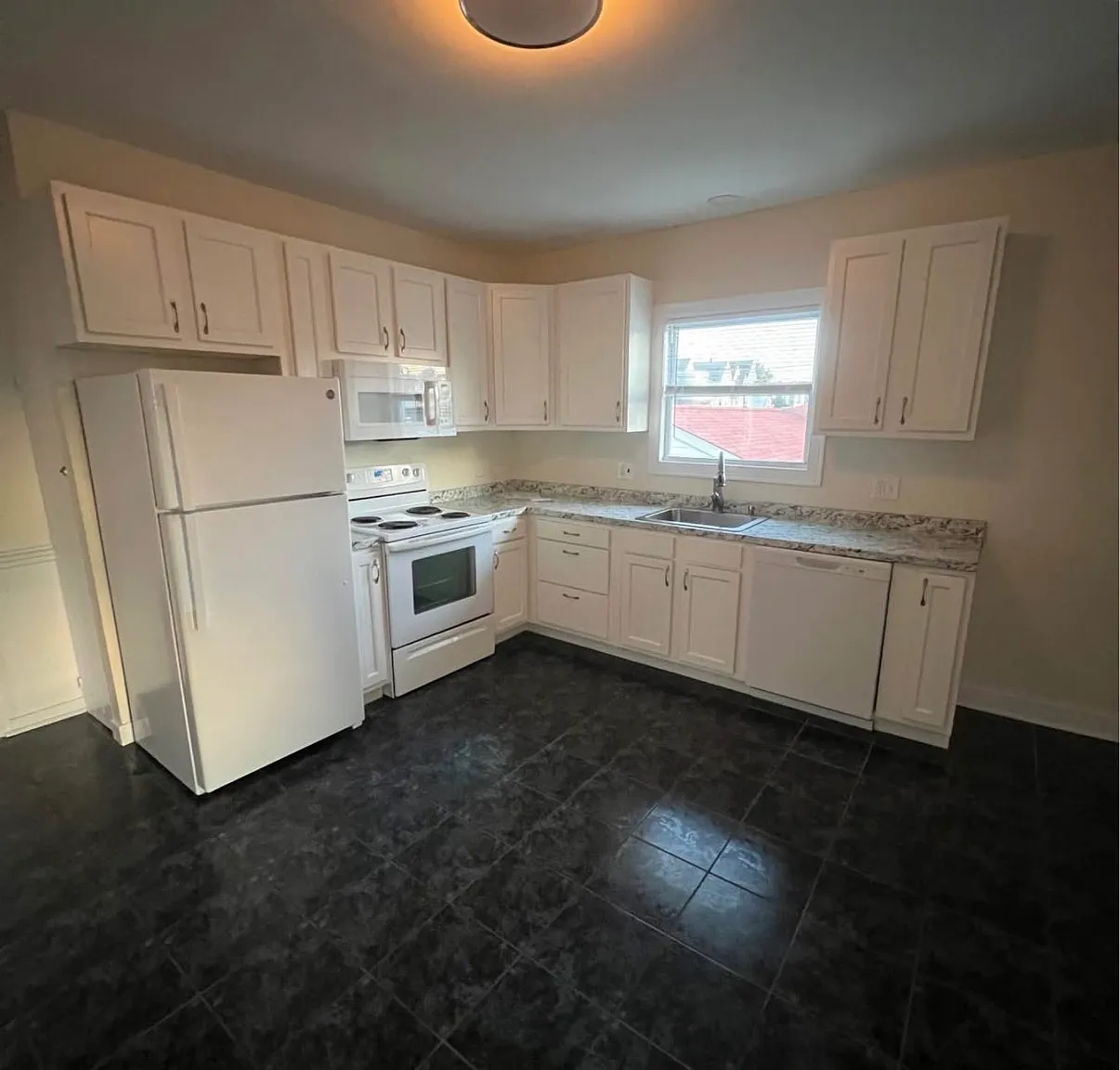 2 bed, 930 sqft, $1,800 — Photo 4