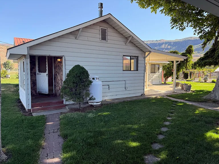 1451 Douglas St — Photo 8