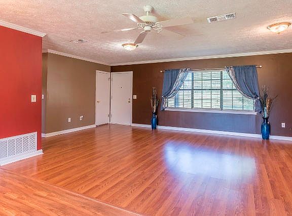 5th image of 913 Sunset Dr