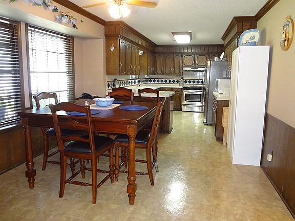 3rd image of 1618 S Hillside Ct