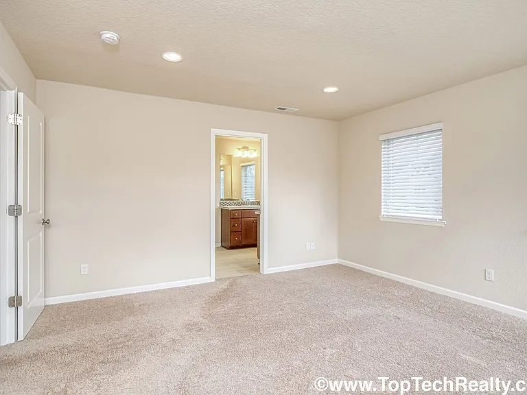 7226 NW Abigail Ter — Photo 17