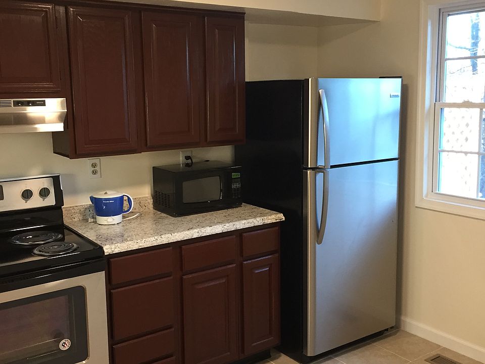 Kitchen w/ New SS Appliances