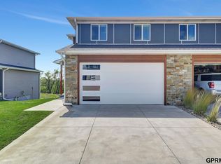 899 Titan Dr, Hickman, NE 68372