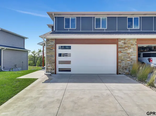 899 Titan Dr, Hickman, NE 68372