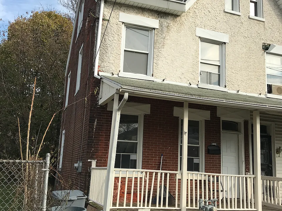 1013 Parker St