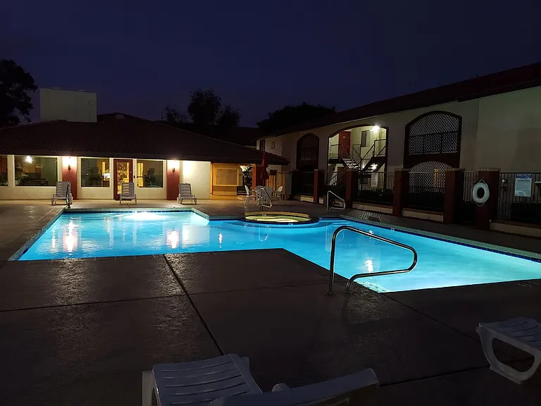 Desert Lakes Apartments — Photo 36
