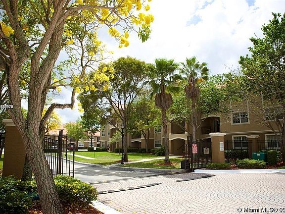 3rd image of 131 SW 117th Ave #8105