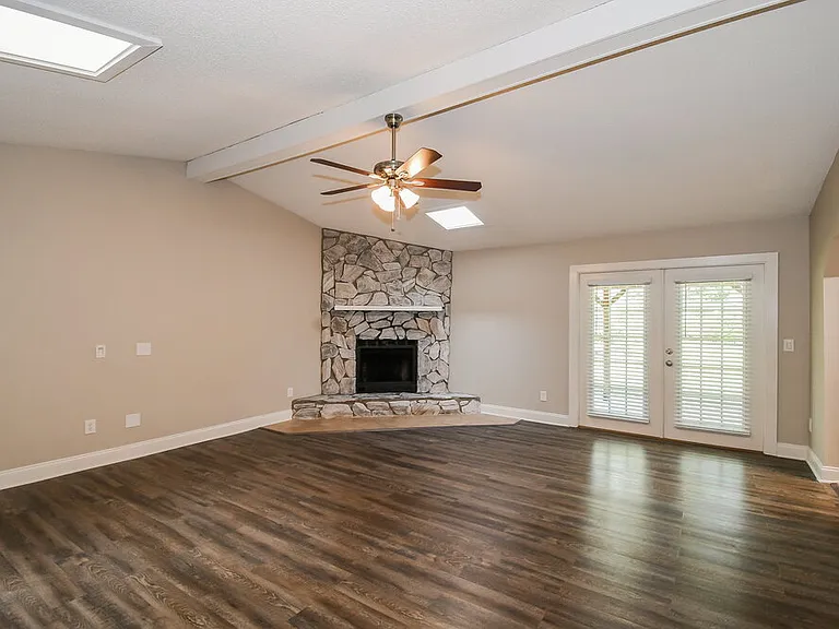 6020 Pine Ave — Photo 4