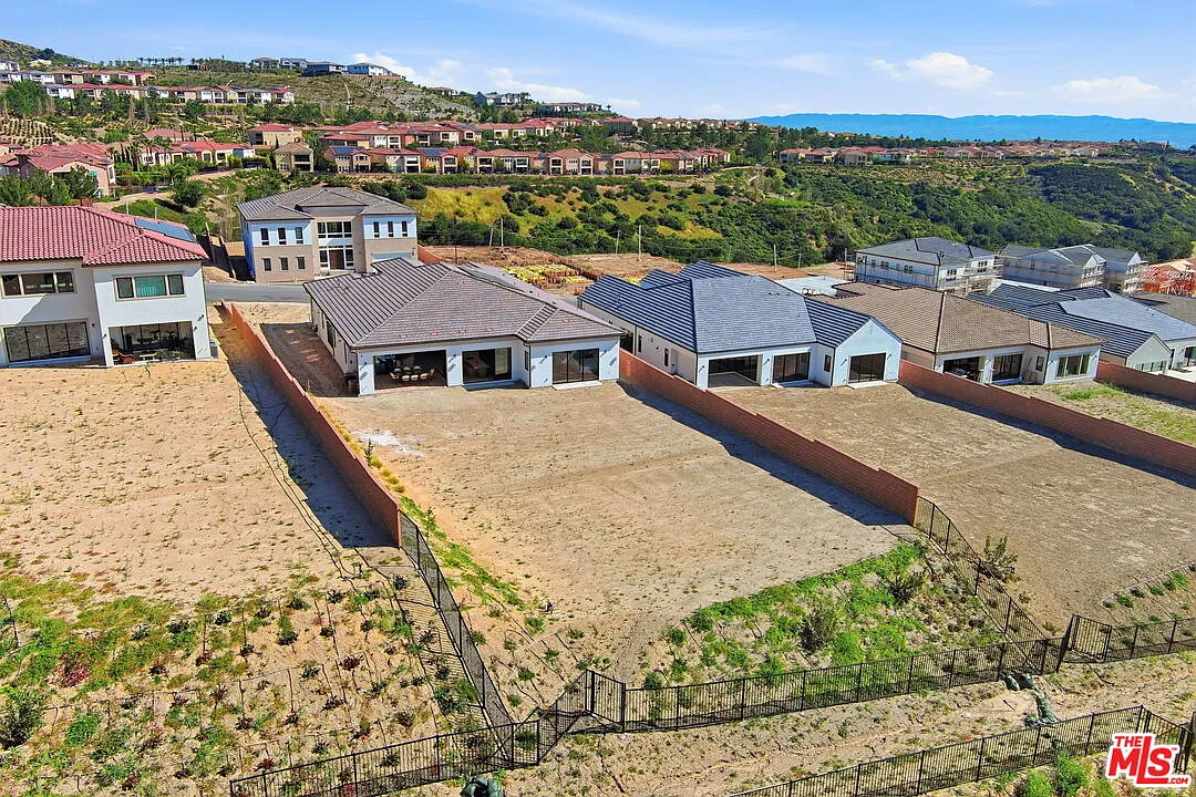 4 bed, 4.5 bath, 4270 sqft, $15,000 — Photo 3