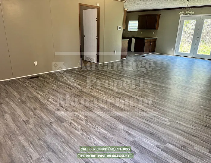 5 bed, 3.0 bath, 1584 sqft, $1,500 — Photo 2