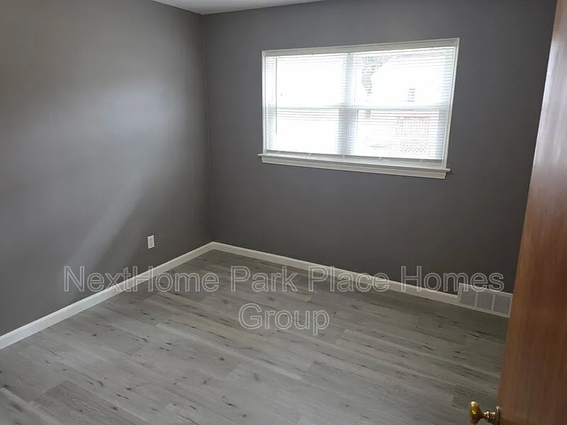 3 bed, 1.5 bath, 1100 sqft, $1,700 — Photo 4