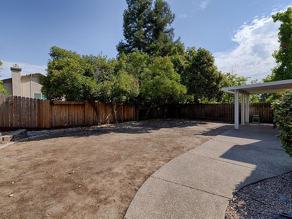 3rd image of 5202 Equestrian Ct