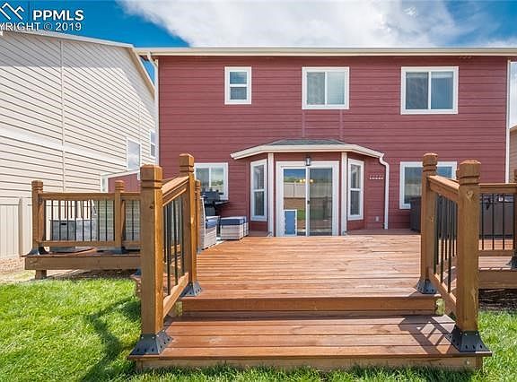 'Bump out' bay window, builder upgrade, adds extra style that many of your neighbors don't have.