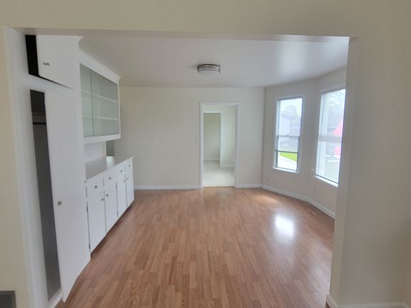 3rd image of 2209 Lombard Ave #1