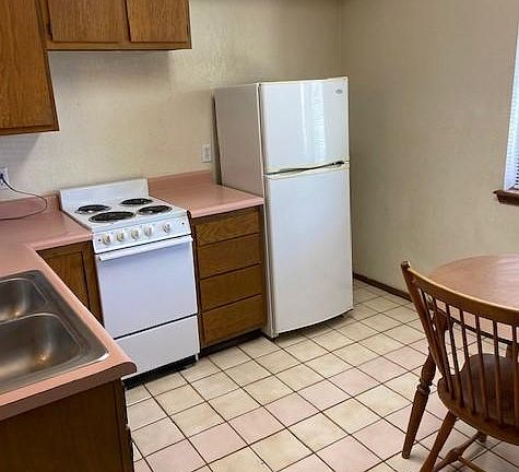 3rd image of 2560 S Espina St #2