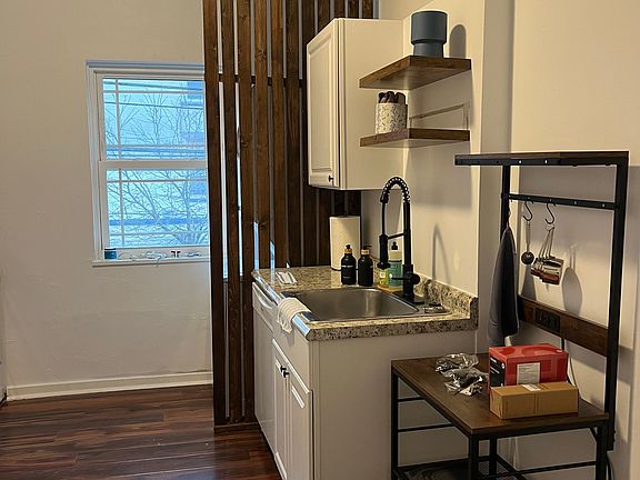 3rd image of 601 Gross St #B