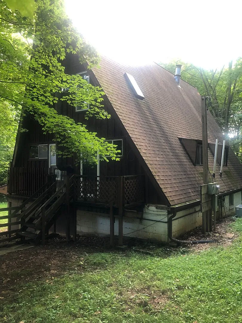 5 bed Cabin A-frame in the woods with large back deck, Next to IU Golf Course and Foundation! — Photo 2