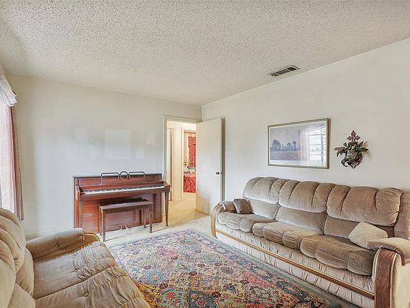 4th image of 11732 Broadmoor Dr