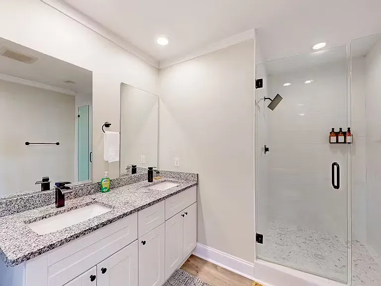 218 W Rosetta Ave — Photo 4