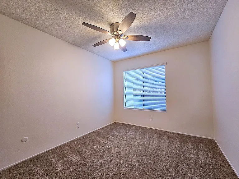 WELCOME TO THE VINE APARTMENTS! — Photo 8
