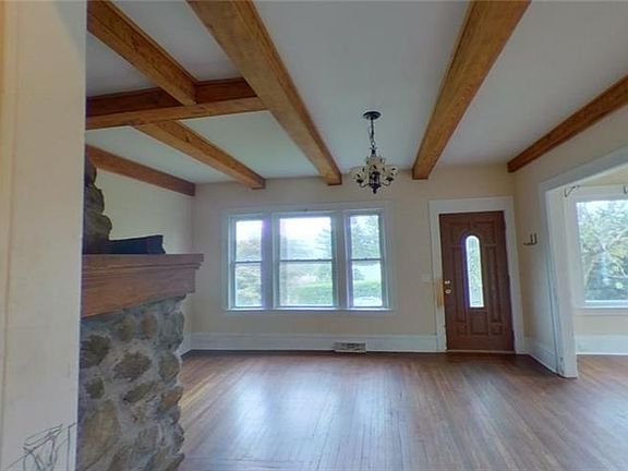 3rd image of 402 Cedar Ave