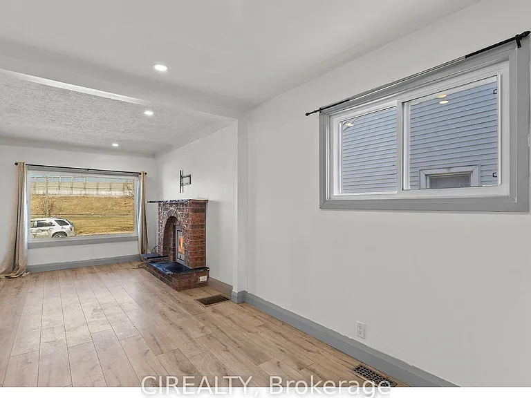 14 Elmwood Ave — Photo 5