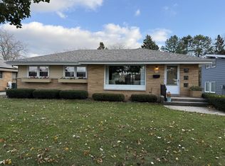 8345 W Dreyer Pl, West Allis, WI 53219