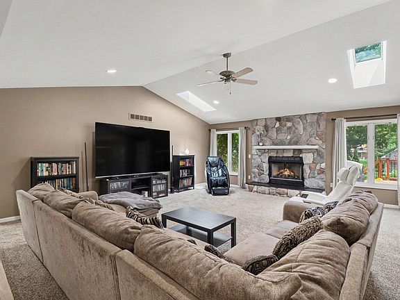 4th image of 38768 Pineridge St
