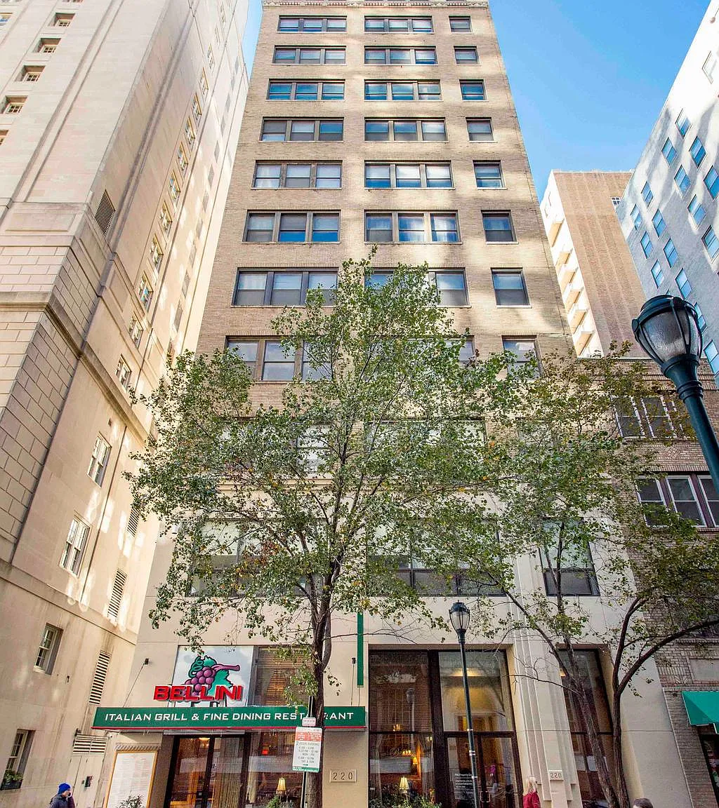 2 bed, 754 sqft, $2,720 — Photo 2