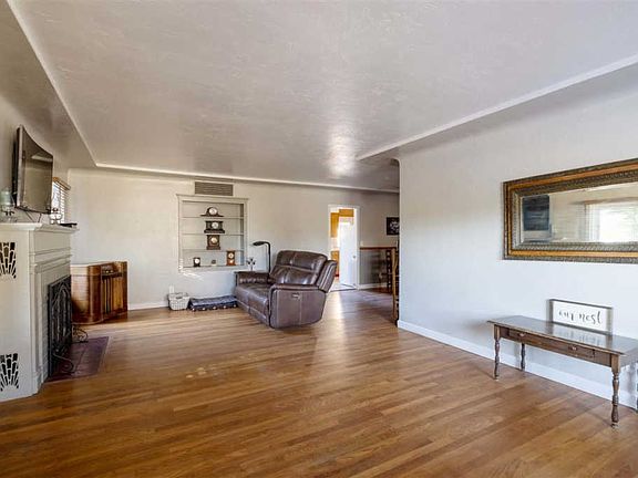 3rd image of 681 S 8th Ave