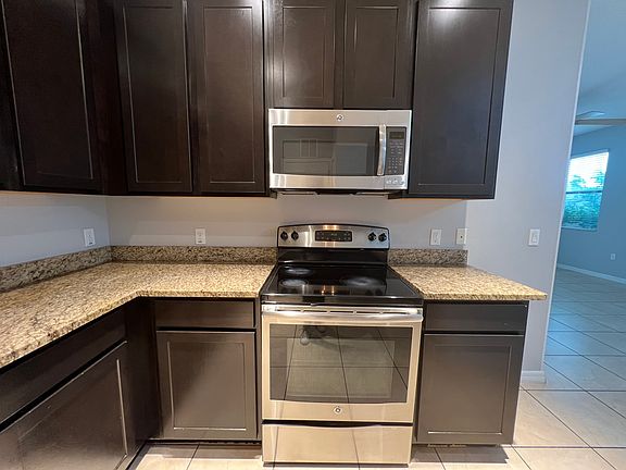 5th image of 2381 Seven Oaks Dr