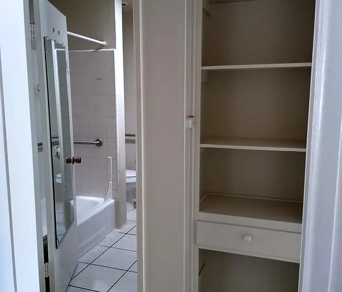 1843 E Palmyra Ave — Photo 14
