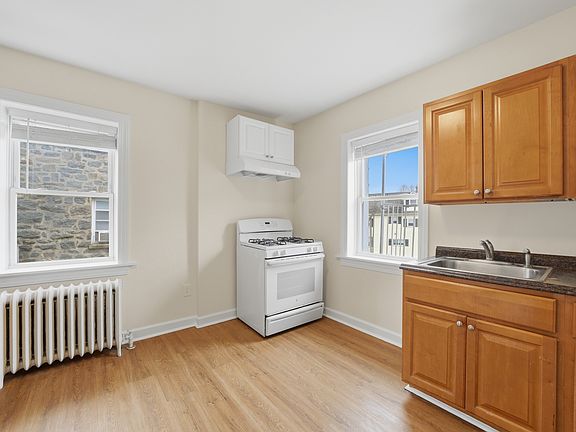 2nd image of 140 Hamilton Ave #2