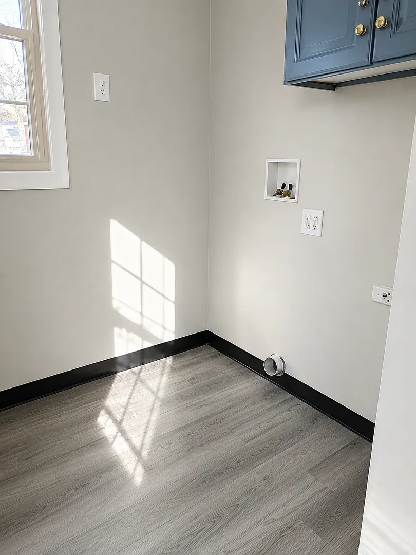 Charming 2-Bedroom Home Near Downtown Delaware! — Photo 4