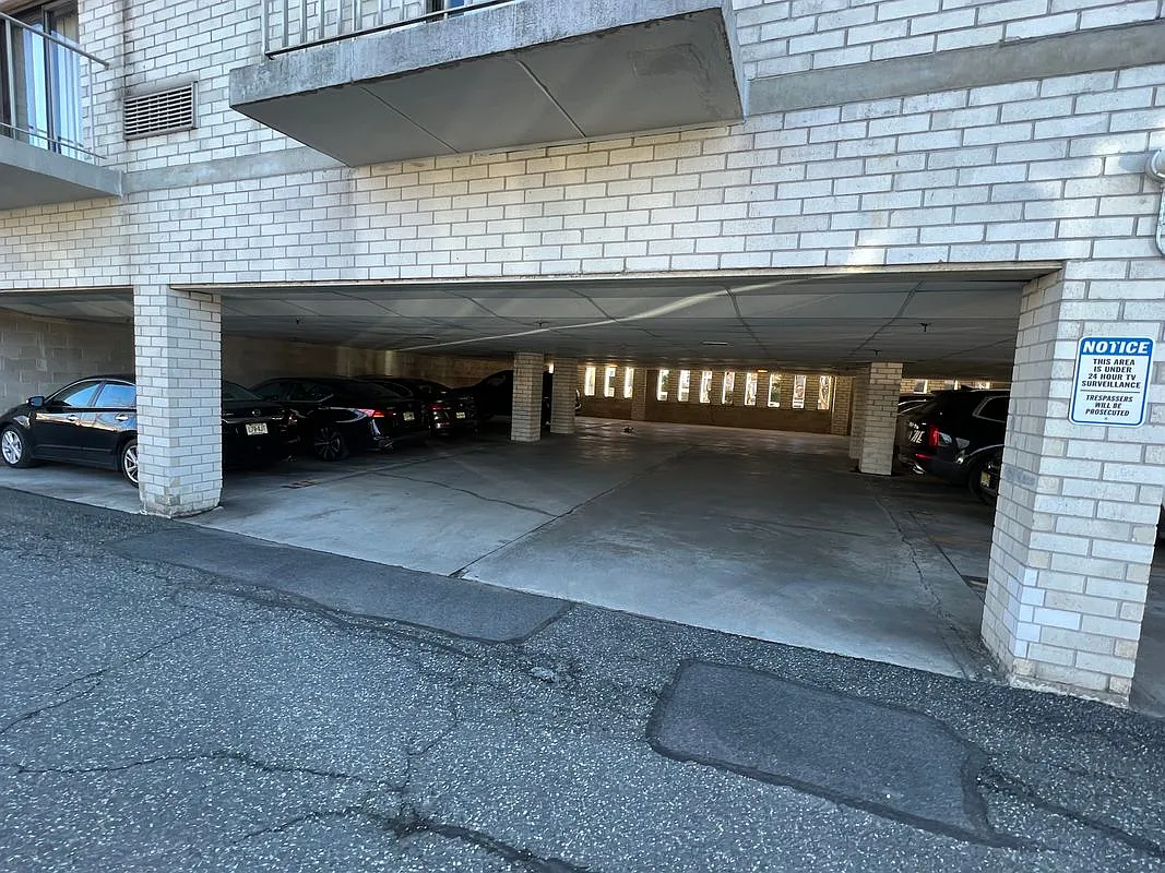 1 bed, 1.0 bath, 801 sqft, $2,300 — Photo 2