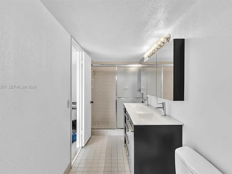 825 NE 26th Ave — Photo 26