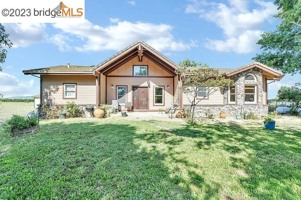 95 Pastor Ln photo 1