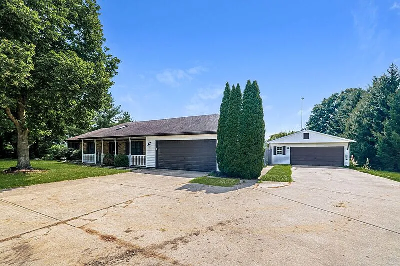 3 bed, 2.0 bath, $2,195 — Photo 2