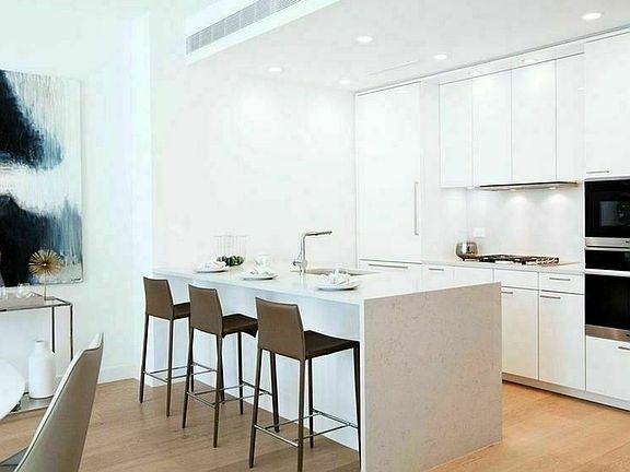 3rd image of 301 E 61st St #7B