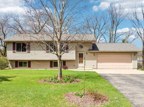 N6376 Hillcrest Rd, Pardeeville, WI 53954
