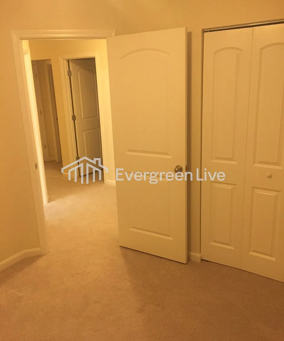 3 bed, 2.5 bath, 1614 sqft, $1,645 — Photo 4