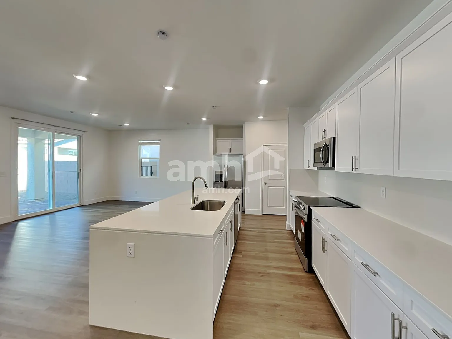 3 bed, 2.5 bath, 2040 sqft, $2,495 — Photo 4