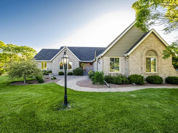 733 Charolais DRIVE, Slinger, WI 53086