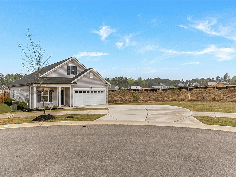 975 Newburn Dr — Photo 3