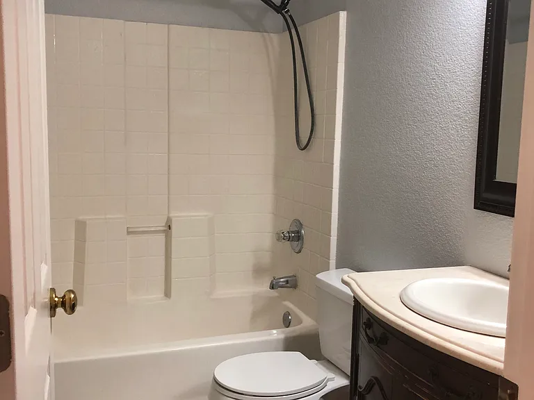 7317 Croy Ln — Photo 2