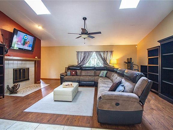 5th image of 7610 Glenmoor Ln