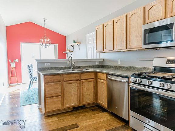 4th image of 712 N River Rock Dr