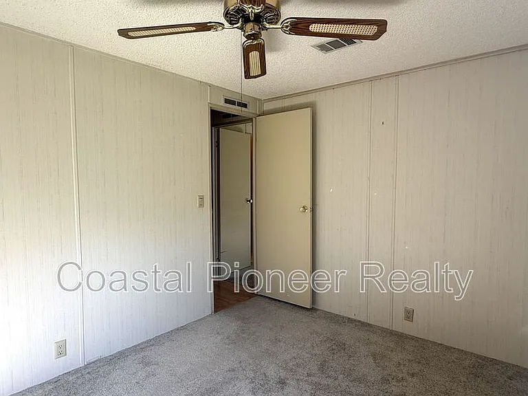 4550 Charter St #RC — Photo 24