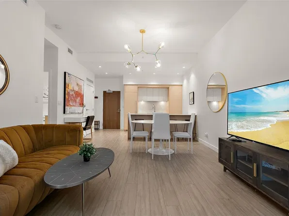 848 Yates St #101, Victoria, BC V8W 0G2